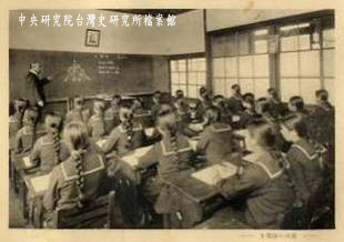 中研院台史所藏：1931年日本下關梅光女子學院上數學課情景