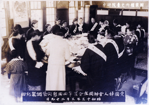 1938年愛國婦人會神岡庄分區第4回慰問袋製作紀念照片